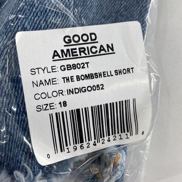 Good American Bombshell Shorts 18 - Picture 16 of 16